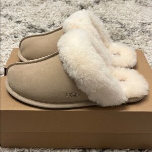 UGG Scuffette II slippers. Womens US size 7. Sand. Cream. New in box.